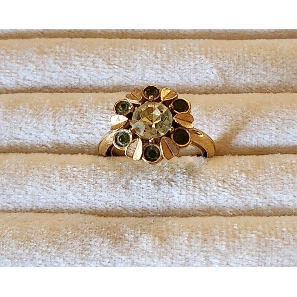 Vintage Avon Ring Size 6 Gold Tone Green Peridot Rhinestones